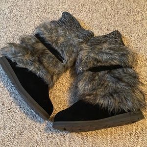 Muk luks boots with the fur….size 9